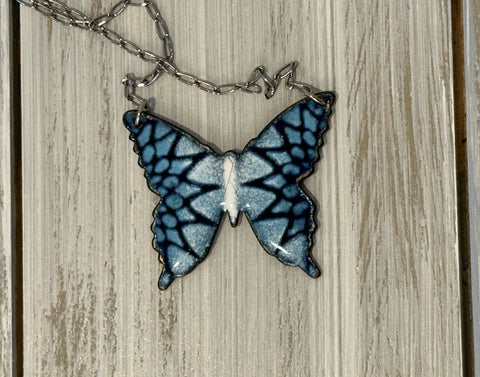 A Beautiful Butterfly Pendant Vintage Necklace Silver Tone Chain