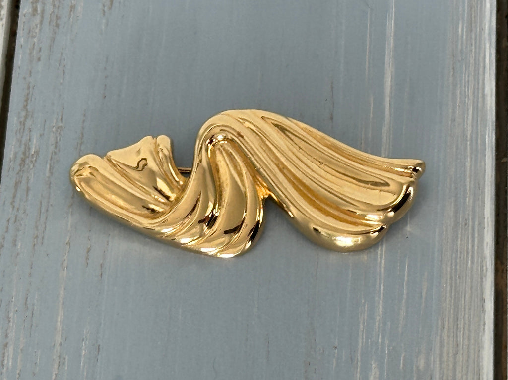 Beautiful Vintage Brooch Shiny Gold Tone Ribbon / Swirl Design