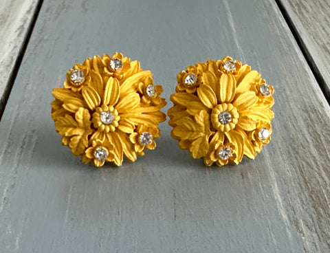 A Lovely Sunny Yellow Flower! Vintage Clip On Earrings w Rhinestones