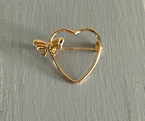 Beautiful Shiny Gold Tone Heart w Bow Vintage Brooch