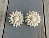 Absolutely Marvelous Vintage White Flower Power Clip On Earrings