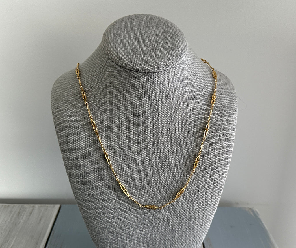 Crown Trifari Fabulous  Vintage Longer Length Necklace Gold Tone Link Chain