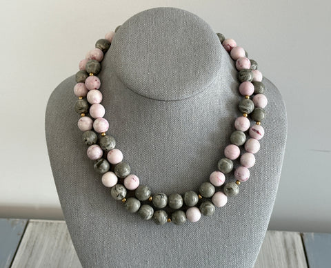 Monet Gorgeous Vintage Beaded Necklace w Marbled Gray & Purple / Pink Beads