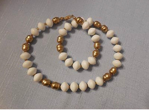 Beautiful Vintage Beaded Necklace w Gold & White Beads