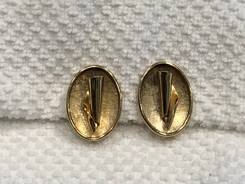 Remarkable Sarah Coventry Brushed & Shiny Gold Tone Vintage Clip On Earrings
