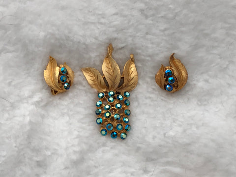 Stunning Vintage Jewelry Set Brooch & Clip On Earrings w AB Blue Rhinestones