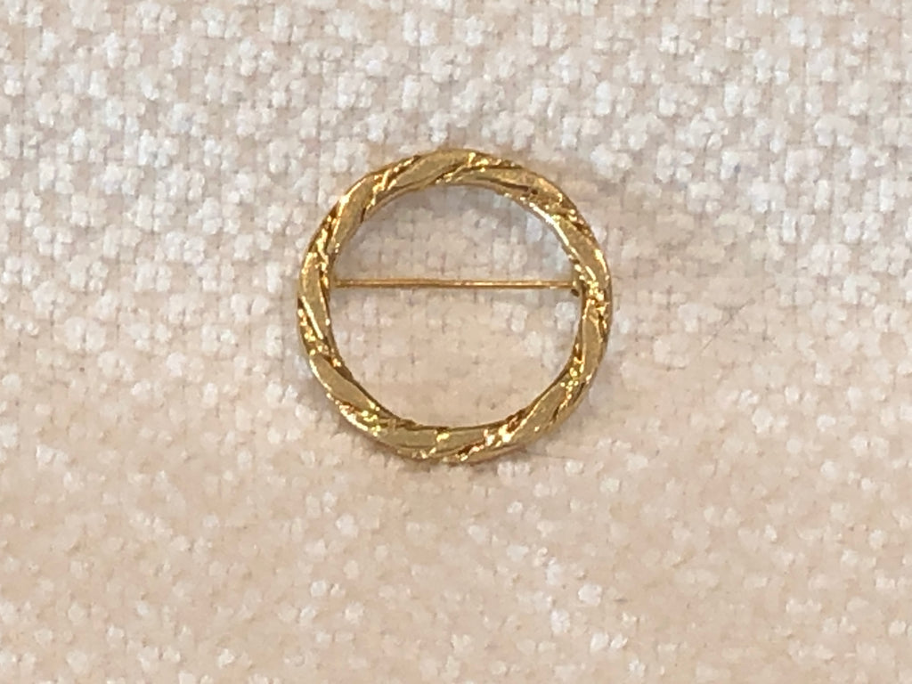 Designer Signed Monet Beautiful Circle Brooch Rope Look Design Gold Tone