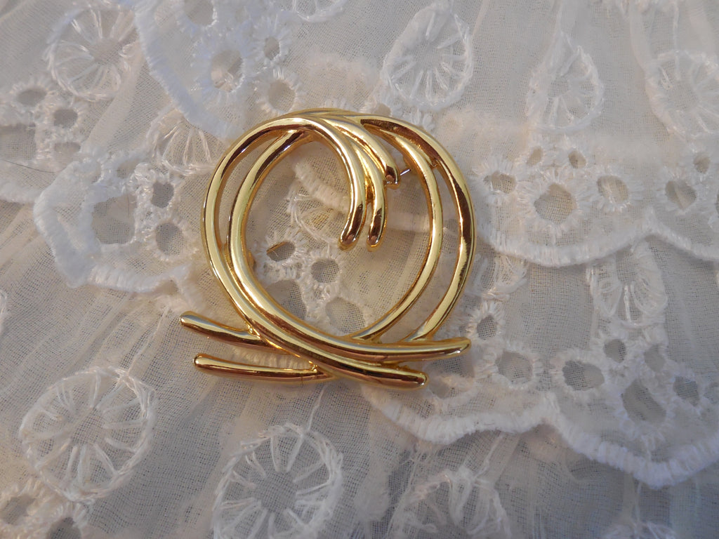 Super Stylish Crown Trifari Gold Tone Brooch / Pin