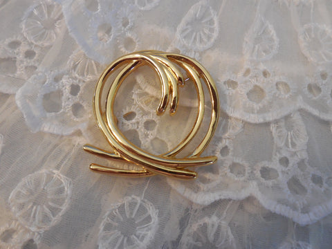 Super Stylish Crown Trifari Gold Tone Brooch / Pin