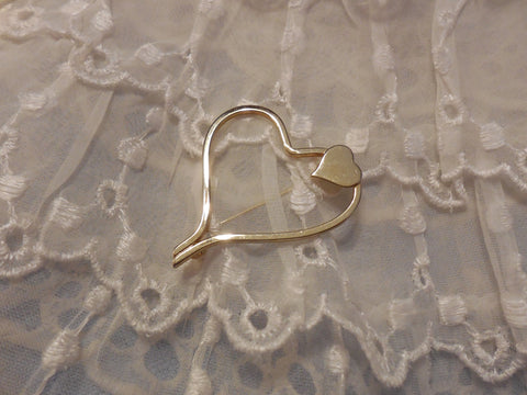 Perfect for Valentines Day!!  Sarah Coventry Heart Pin Brooch