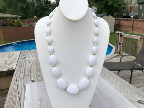 So Fantastic Beaded Vintage Necklace w White and Silver Beads
